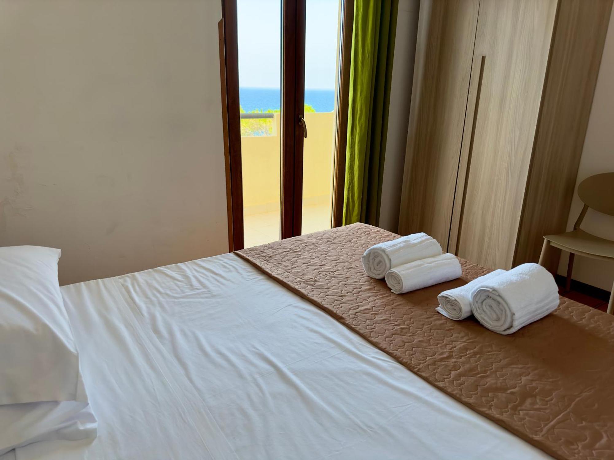 Poseidon Bay Residence Милаццо Экстерьер фото